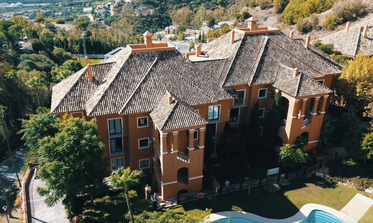 3 Bed Apartment for sale in La Quinta Costa Del Sol, Málaga, Spain