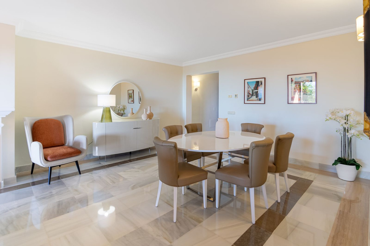 3 Bed Apartment for sale in La Quinta Costa Del Sol, Málaga, Spain