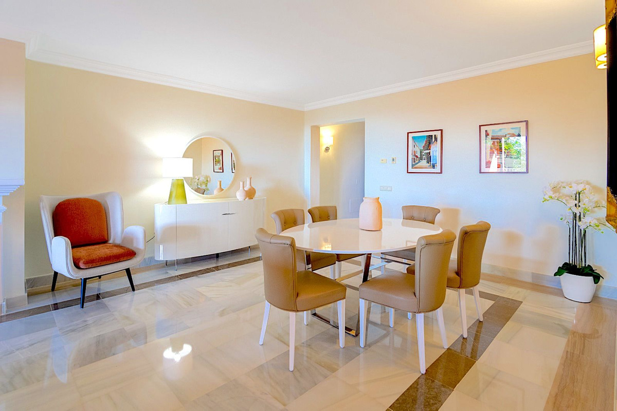 3 Bed Apartment for sale in La Quinta Costa Del Sol, Málaga, Spain