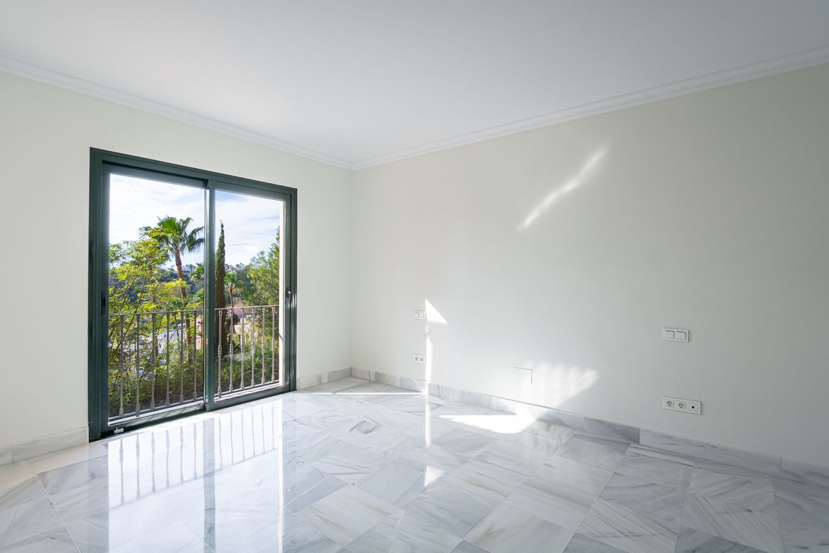 2 Bed Apartment for sale in La Quinta Costa Del Sol, Málaga, Spain