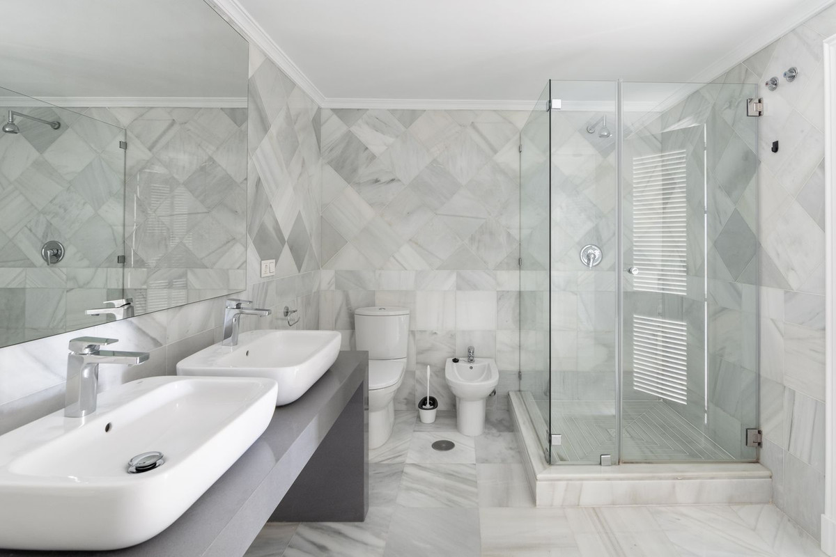 2 Bed Apartment for sale in La Quinta Costa Del Sol, Málaga, Spain