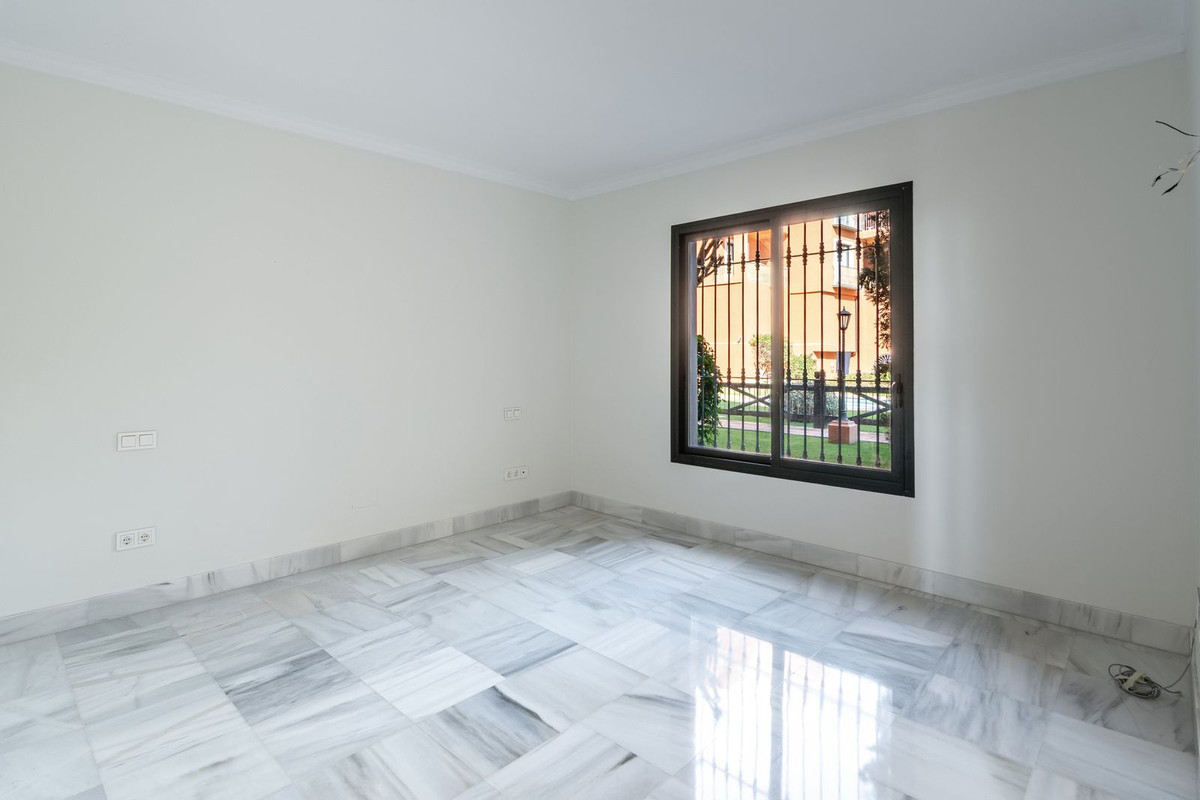 2 Bed Apartment for sale in La Quinta Costa Del Sol, Málaga, Spain