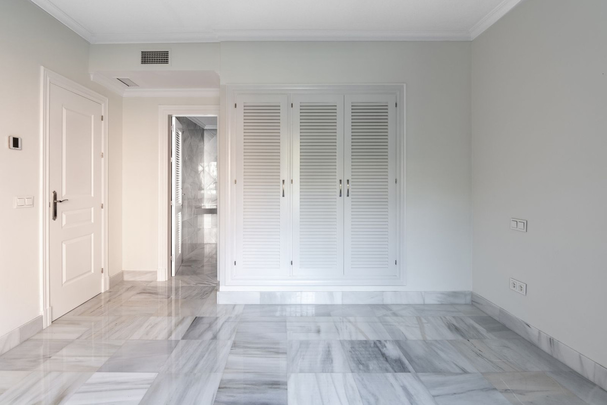 2 Bed Apartment for sale in La Quinta Costa Del Sol, Málaga, Spain