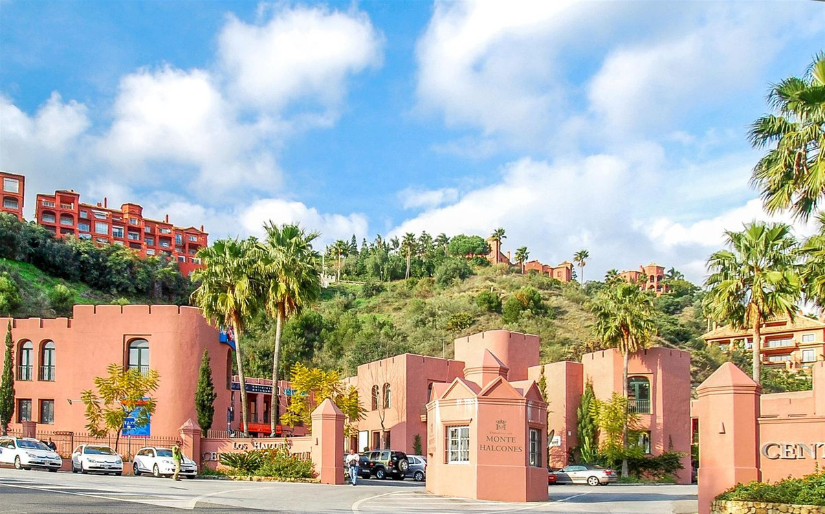 2 Bed Apartment for sale in La Quinta Costa Del Sol, Málaga, Spain