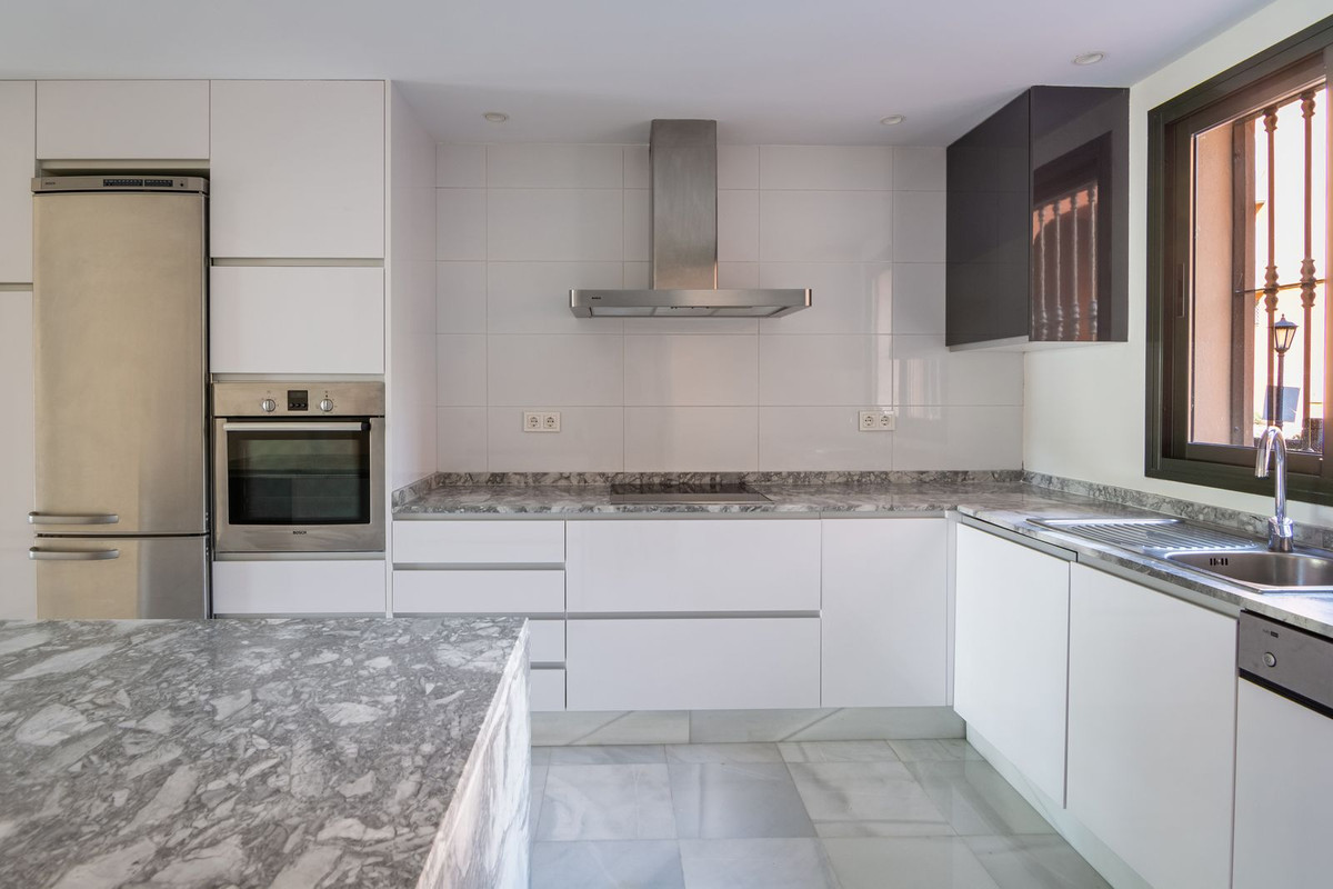 2 Bed Apartment for sale in La Quinta Costa Del Sol, Málaga, Spain