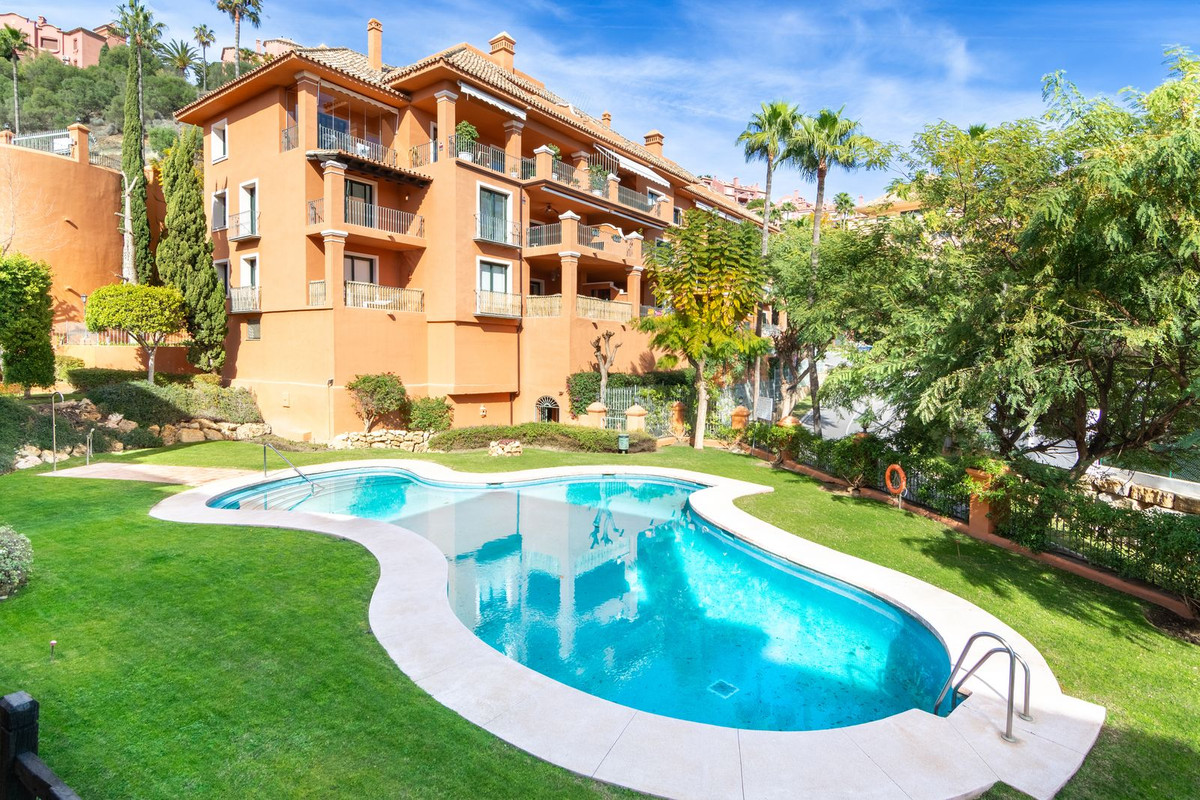 2 Bed Apartment for sale in La Quinta Costa Del Sol, Málaga, Spain