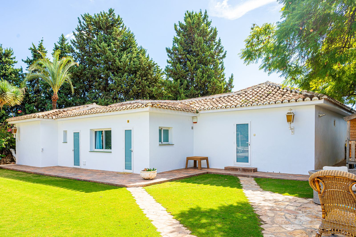 Se vende Villa - Chalet de 8 dormitorios en Costa Del Sol, Málaga, España
