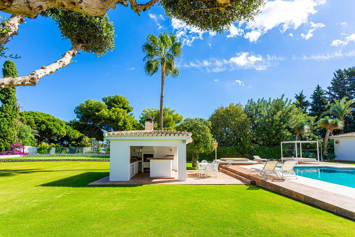 Se vende Villa - Chalet de 8 dormitorios en Costa Del Sol, Málaga, España