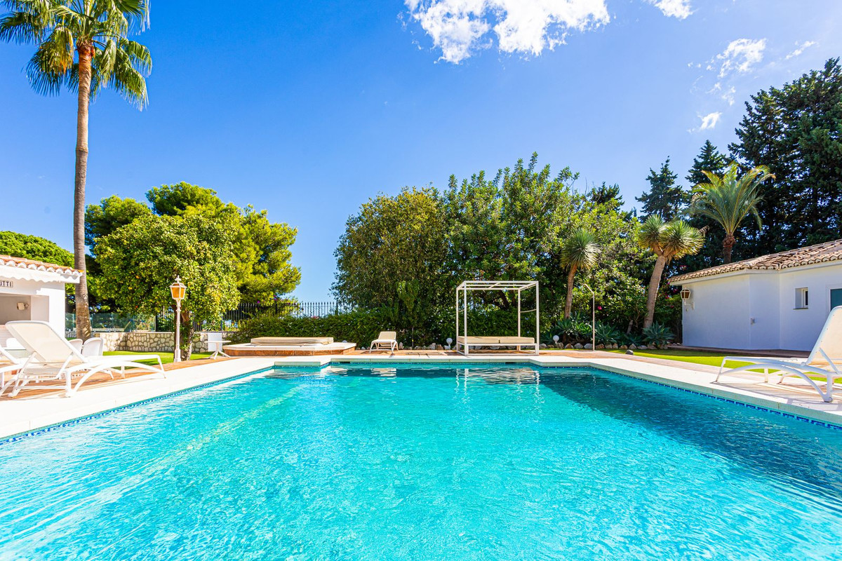 Se vende Villa - Chalet de 8 dormitorios en Costa Del Sol, Málaga, España