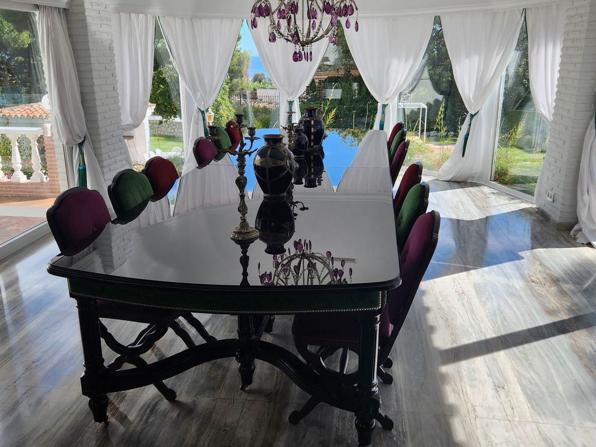 Se vende Villa - Chalet de 8 dormitorios en Costa Del Sol, Málaga, España