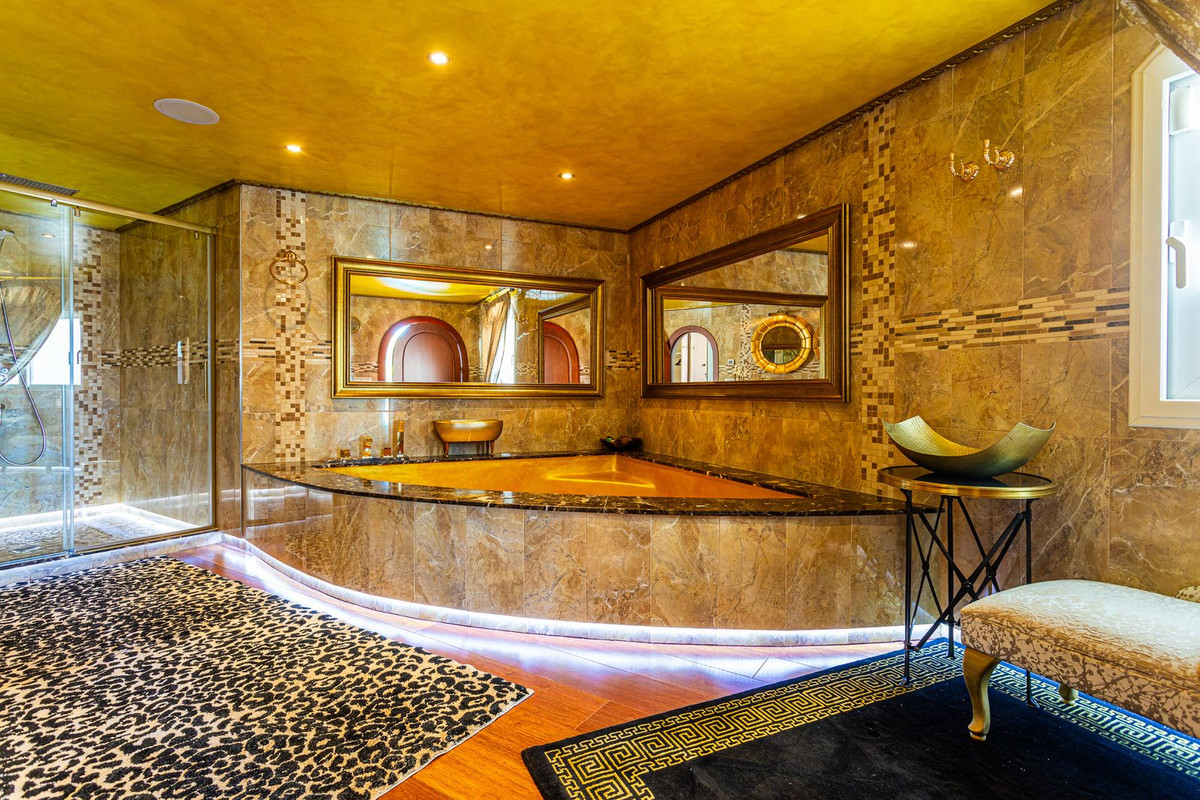 Se vende Villa - Chalet de 8 dormitorios en Costa Del Sol, Málaga, España