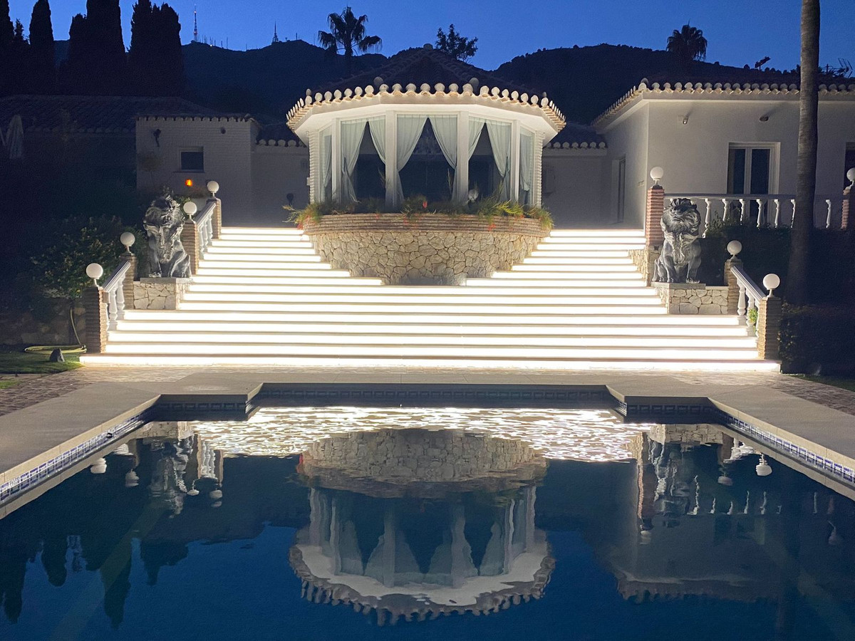 Se vende Villa - Chalet de 8 dormitorios en Costa Del Sol, Málaga, España