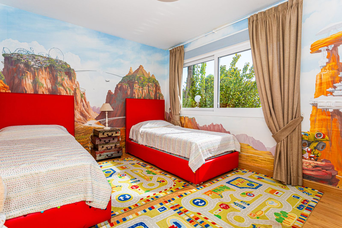 Se vende Villa - Chalet de 8 dormitorios en Costa Del Sol, Málaga, España