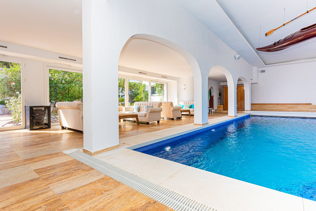 Se vende Villa - Chalet de 8 dormitorios en Costa Del Sol, Málaga, España