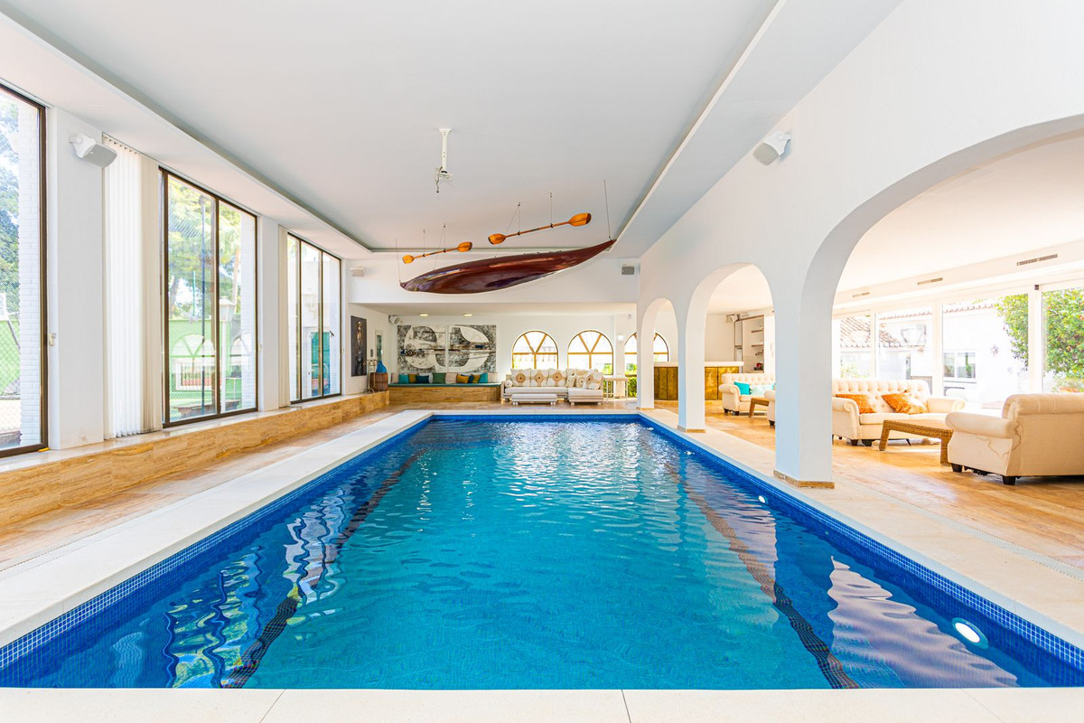 Se vende Villa - Chalet de 8 dormitorios en Costa Del Sol, Málaga, España