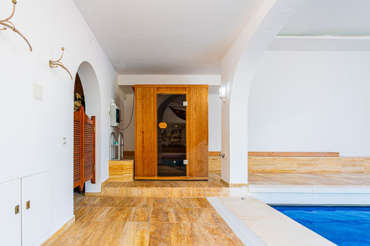 Se vende Villa - Chalet de 8 dormitorios en Costa Del Sol, Málaga, España