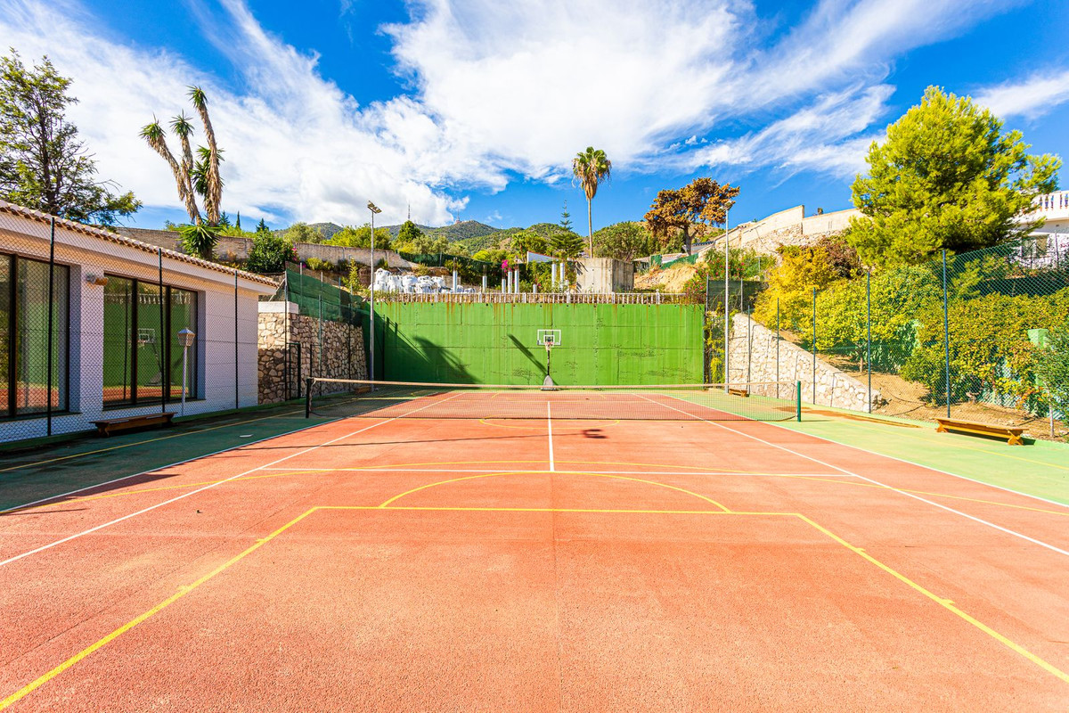 Se vende Villa - Chalet de 8 dormitorios en Costa Del Sol, Málaga, España
