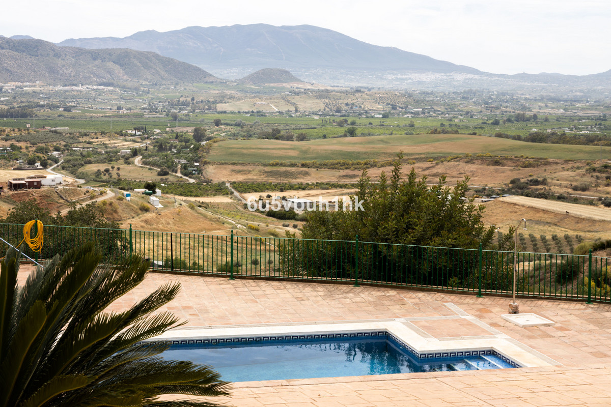 3 Bed Townhouse for sale in Cártama Costa Del Sol, Málaga, Spain
