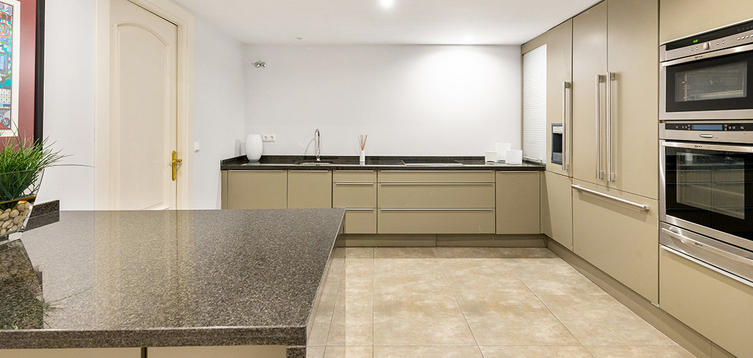 Se vende Villa - Chalet de 6 dormitorios en Costa Del Sol, Málaga, España