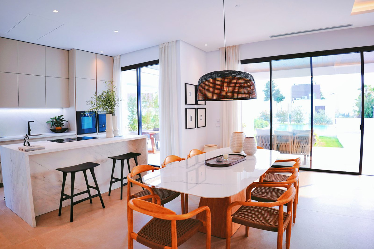 Se vende Villa - Chalet de 5 dormitorios en Costa Del Sol, Málaga, España