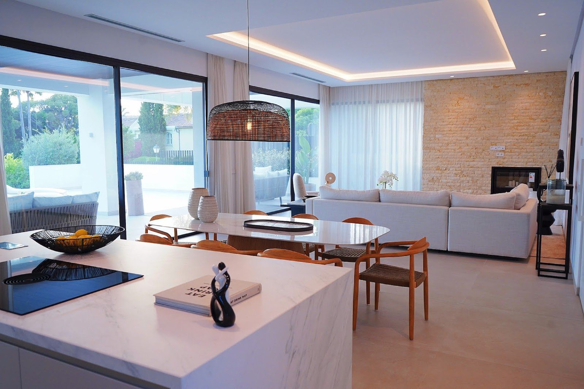 Se vende Villa - Chalet de 5 dormitorios en Costa Del Sol, Málaga, España