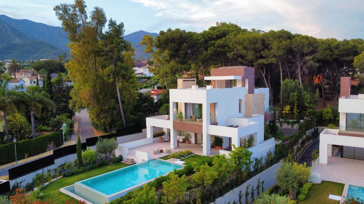 Se vende Villa - Chalet de 5 dormitorios en Costa Del Sol, Málaga, España