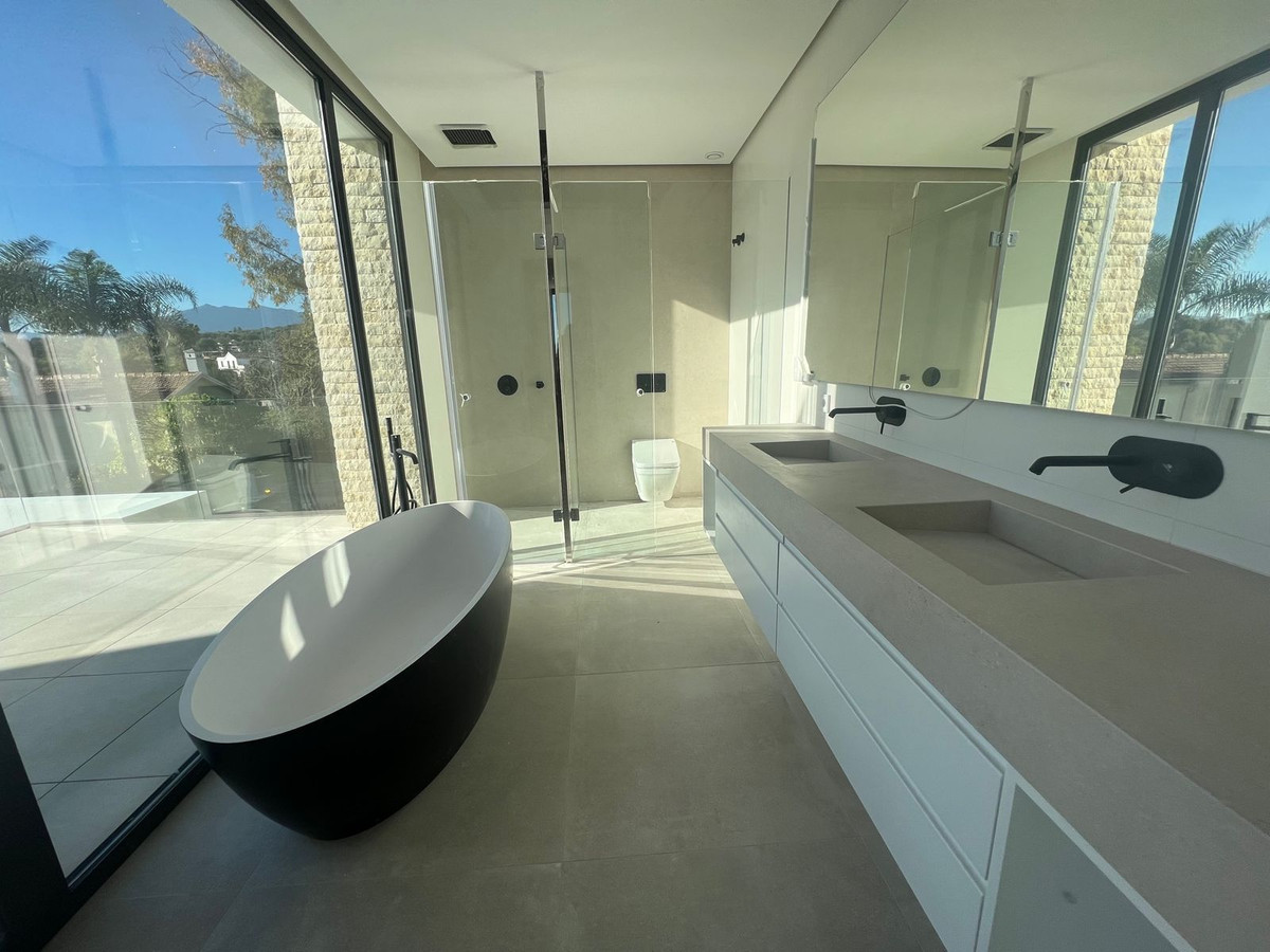Se vende Villa - Chalet de 5 dormitorios en Costa Del Sol, Málaga, España