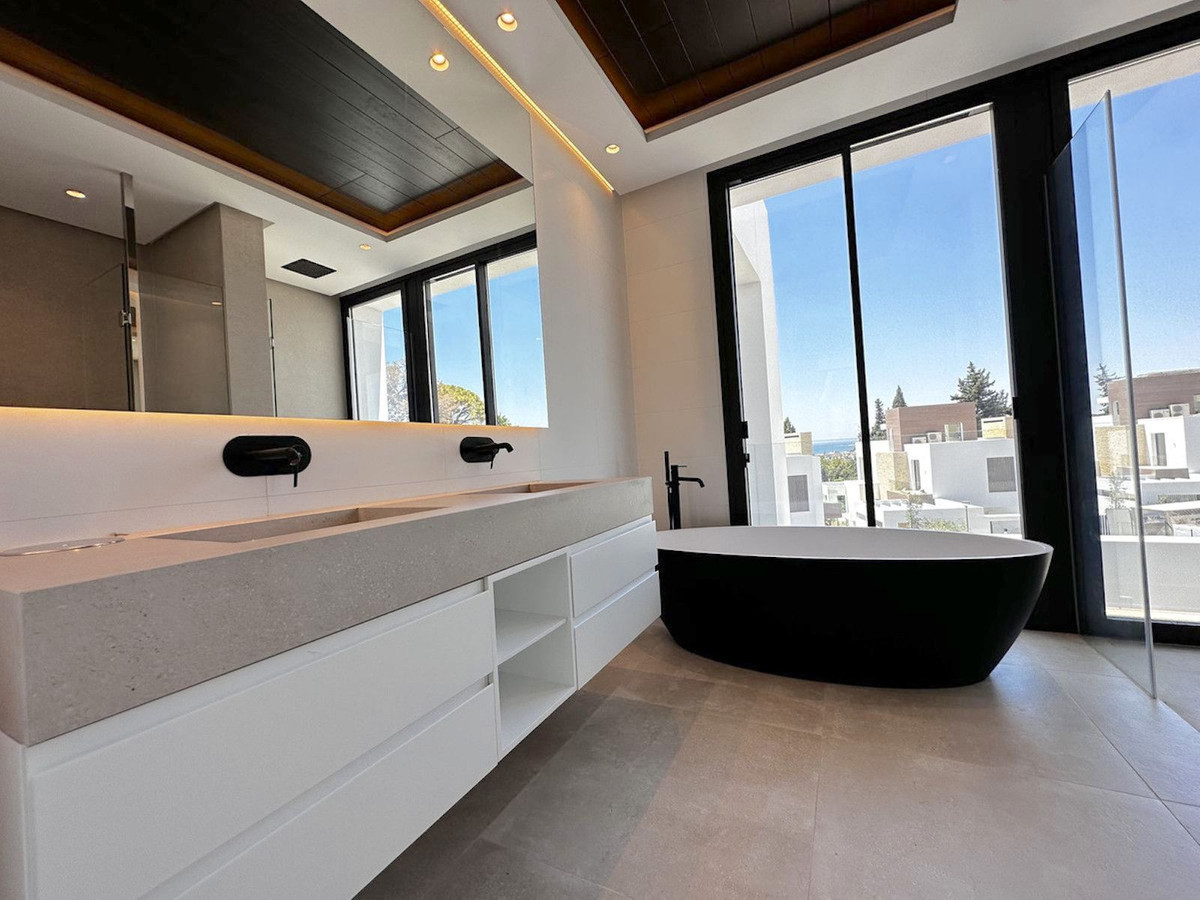 Se vende Villa - Chalet de 5 dormitorios en Costa Del Sol, Málaga, España