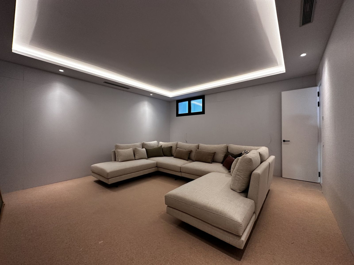Se vende Villa - Chalet de 5 dormitorios en Costa Del Sol, Málaga, España