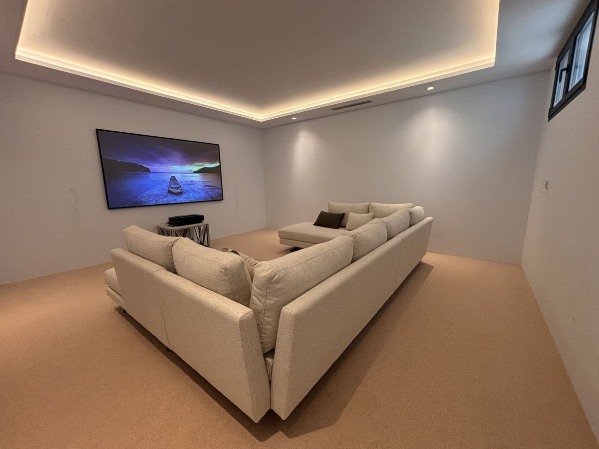 Se vende Villa - Chalet de 5 dormitorios en Costa Del Sol, Málaga, España