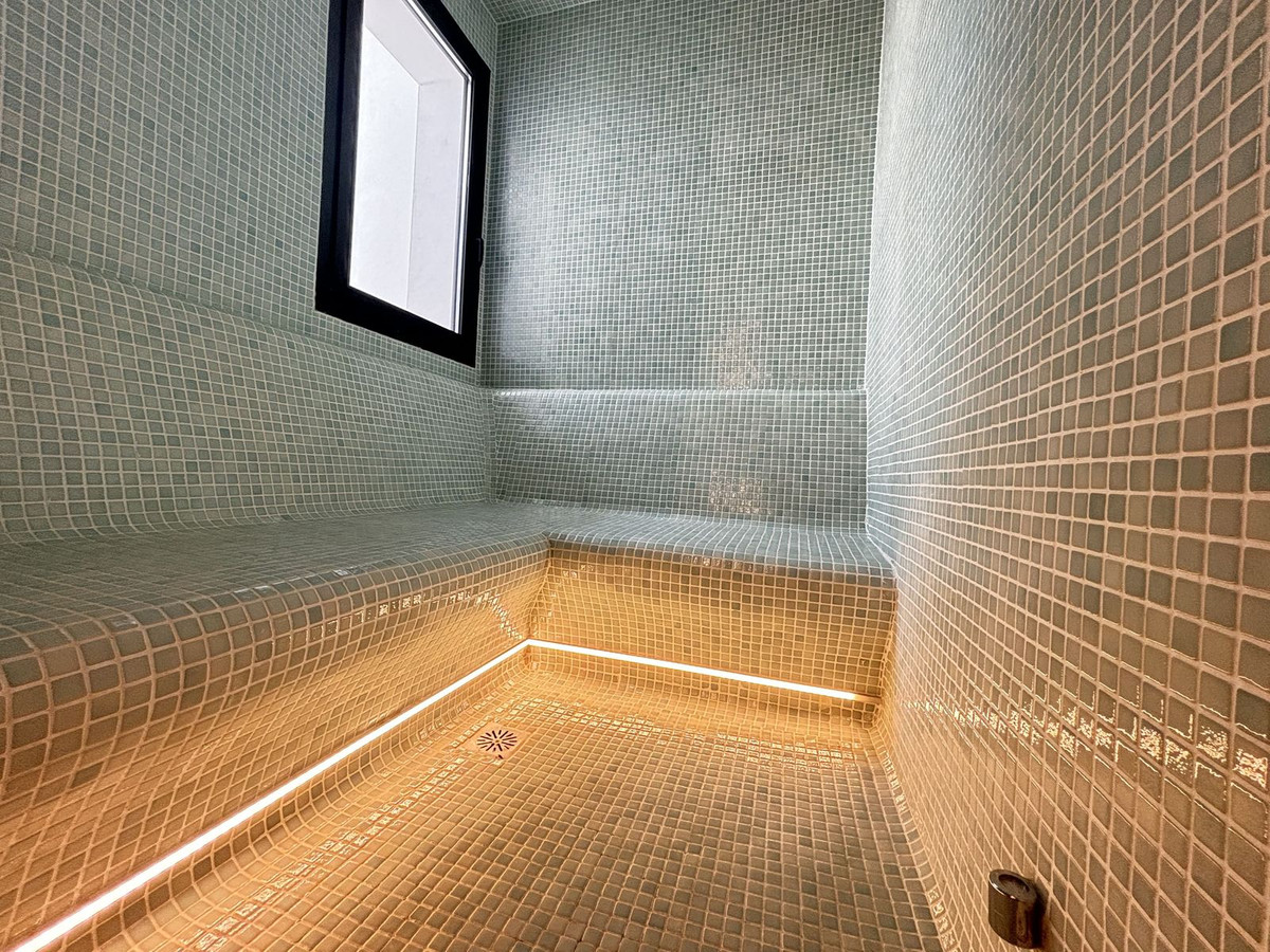 Se vende Villa - Chalet de 5 dormitorios en Costa Del Sol, Málaga, España