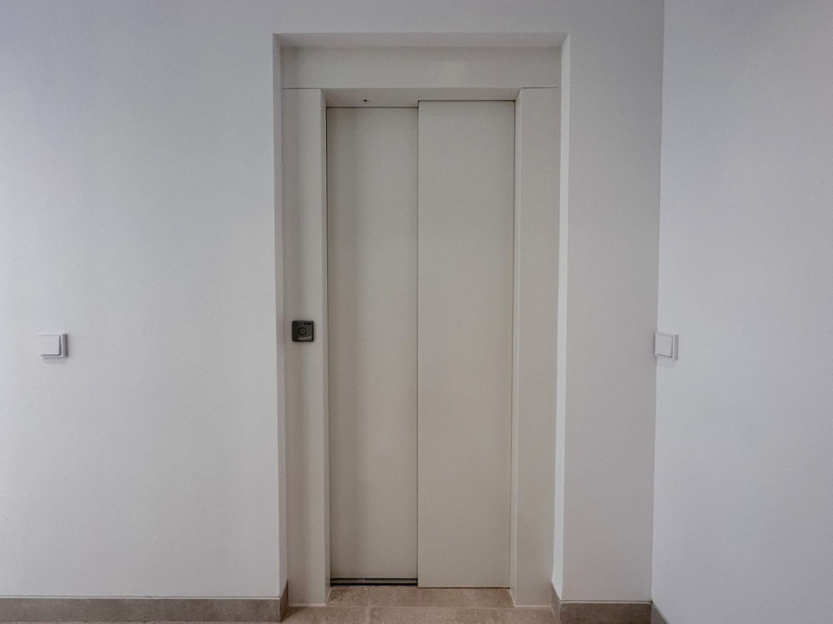 Se vende Villa - Chalet de 5 dormitorios en Costa Del Sol, Málaga, España