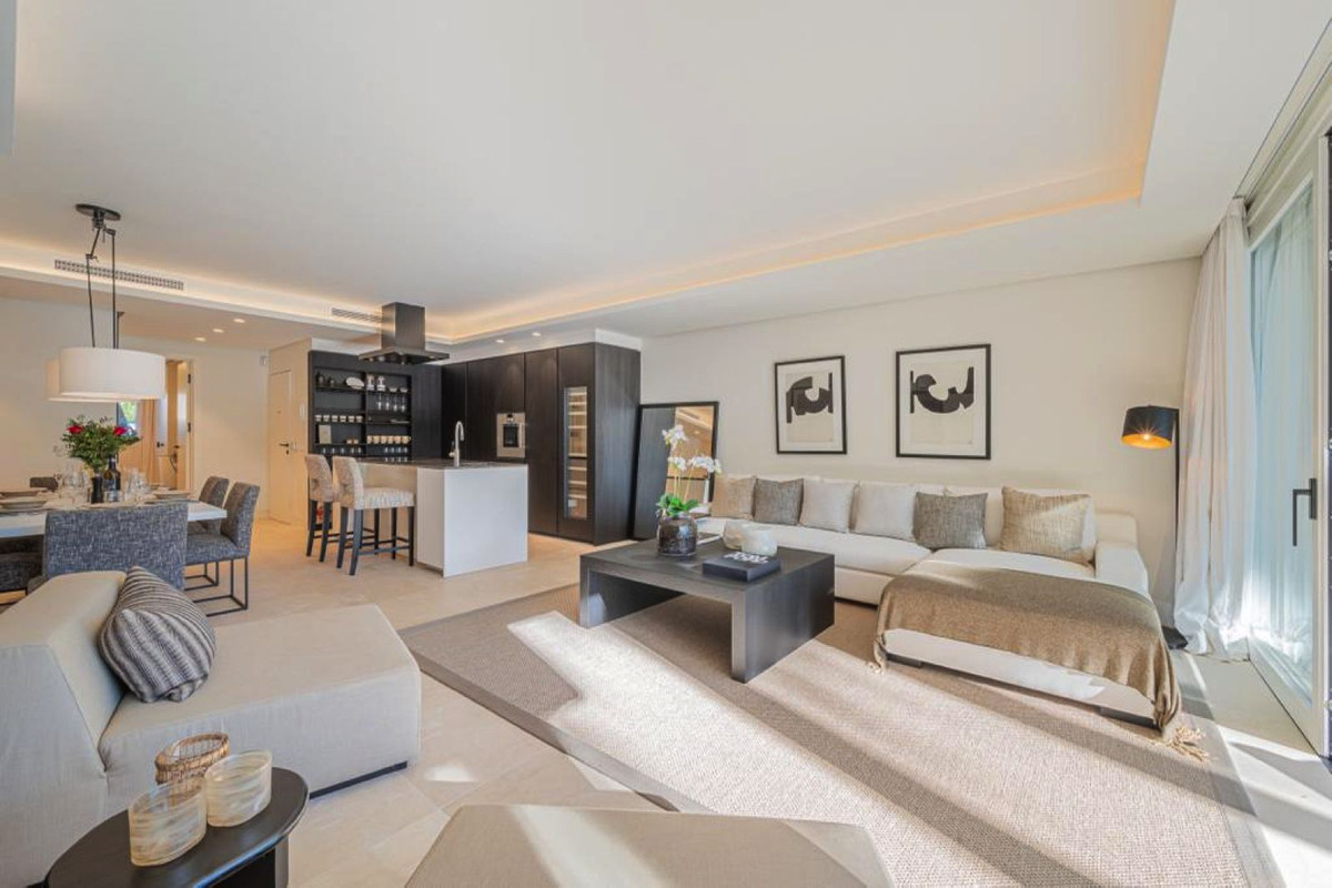 3 Bed Apartment for sale in The Golden Mile Costa Del Sol, Málaga, Spain
