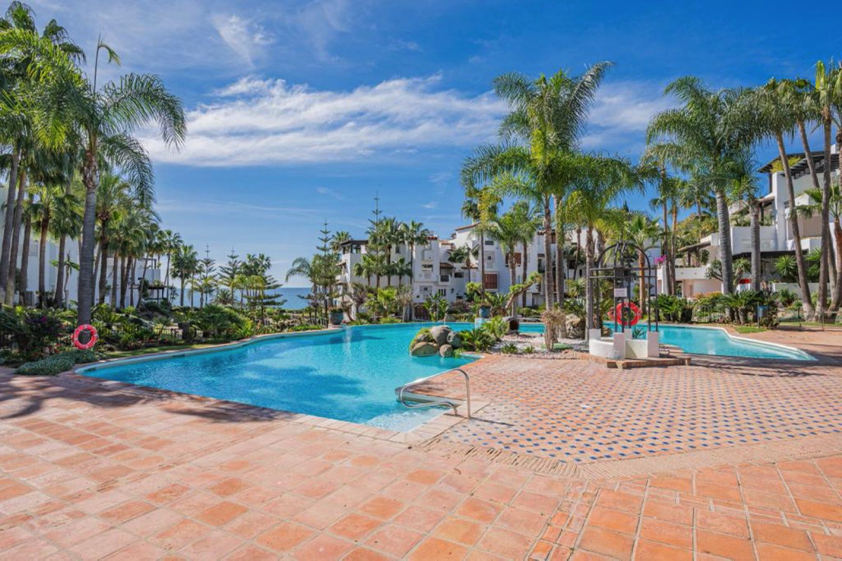 3 Bed Apartment for sale in The Golden Mile Costa Del Sol, Málaga, Spain