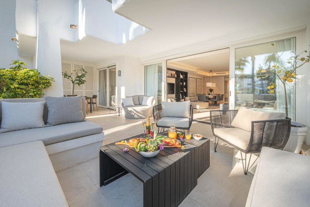 3 Bed Apartment for sale in The Golden Mile Costa Del Sol, Málaga, Spain