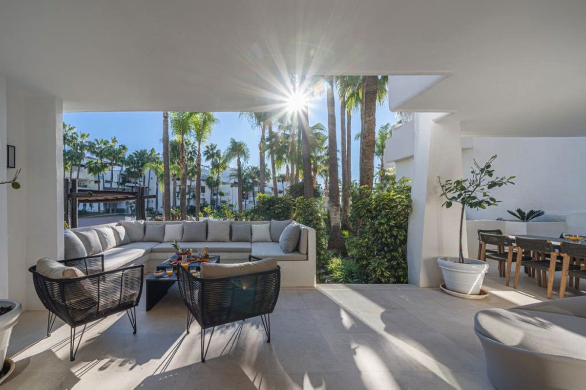 3 Bed Apartment for sale in The Golden Mile Costa Del Sol, Málaga, Spain