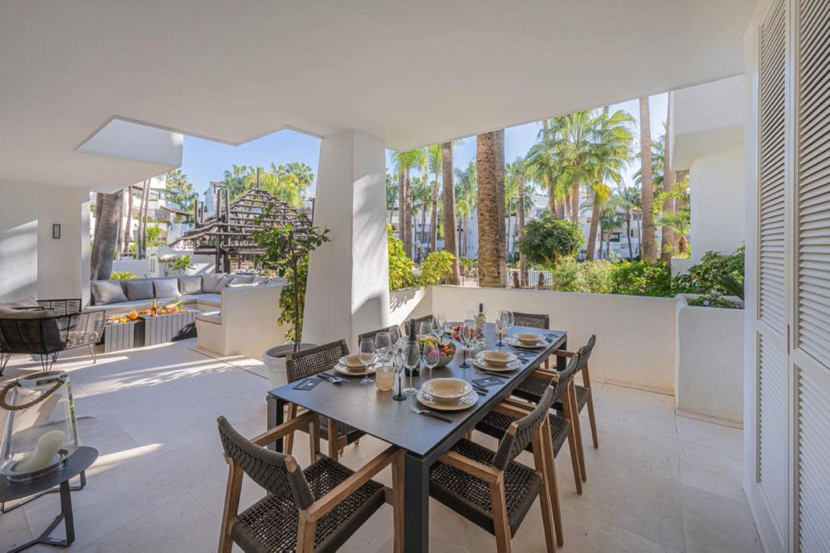 3 Bed Apartment for sale in The Golden Mile Costa Del Sol, Málaga, Spain