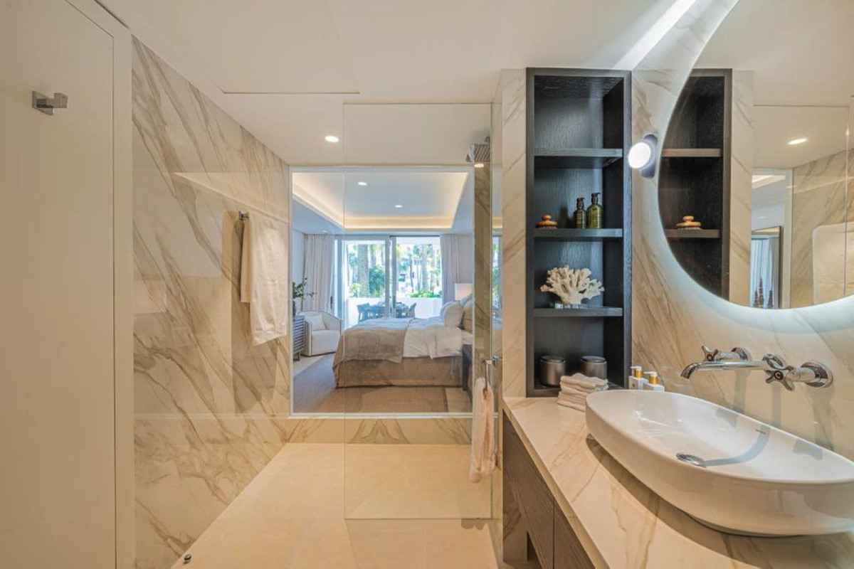 3 Bed Apartment for sale in The Golden Mile Costa Del Sol, Málaga, Spain