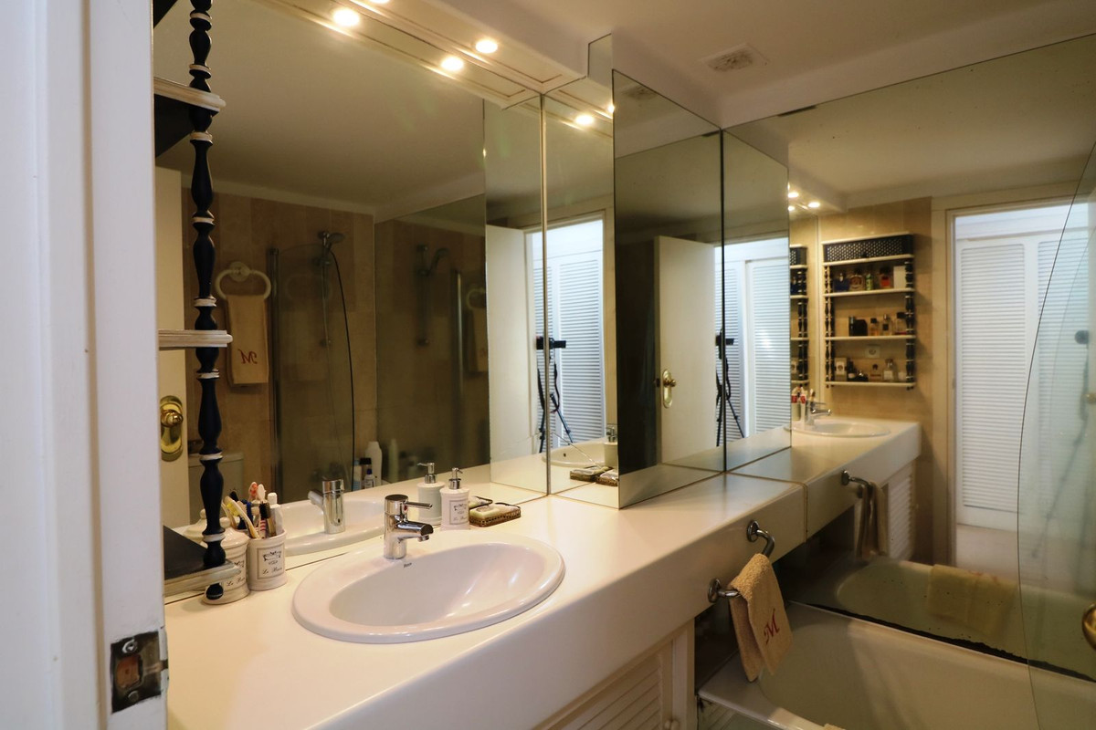 2 Bed Apartment for sale in Marbella Costa Del Sol, Málaga, Spain
