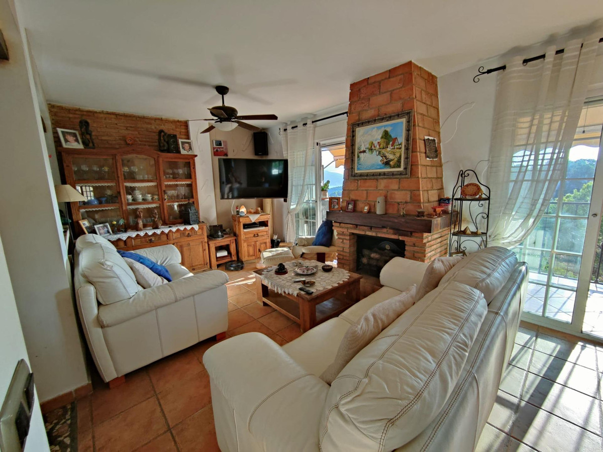 4 Bed Townhouse for sale in La Nucia Costa Blanca, Alicante, Spain