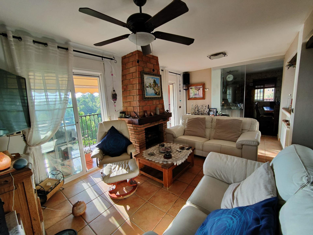 4 Bed Townhouse for sale in La Nucia Costa Blanca, Alicante, Spain