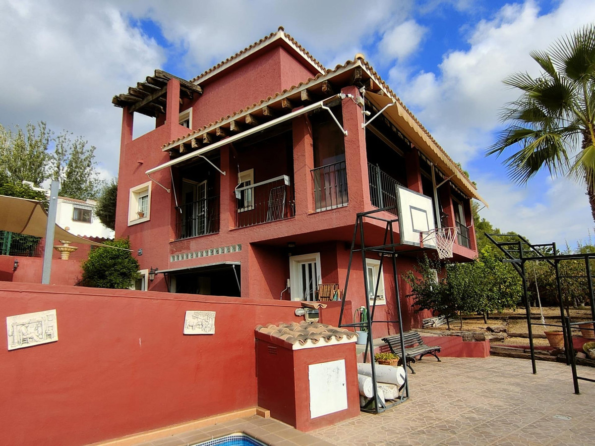 4 Bed Townhouse for sale in La Nucia Costa Blanca, Alicante, Spain