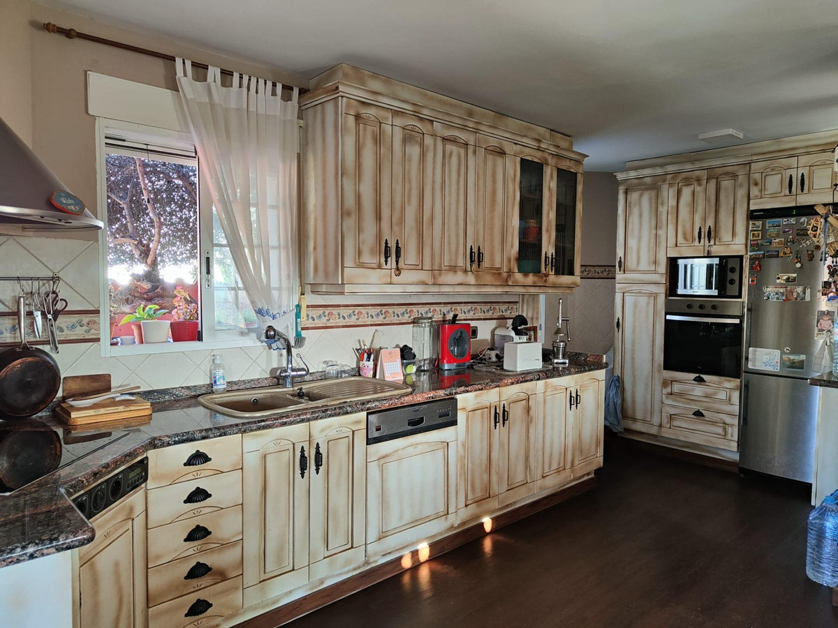 4 Bed Townhouse for sale in La Nucia Costa Blanca, Alicante, Spain