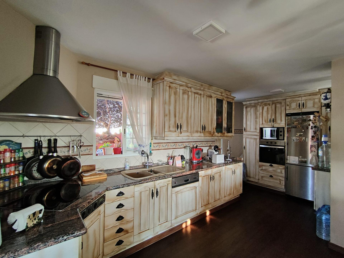 4 Bed Townhouse for sale in La Nucia Costa Blanca, Alicante, Spain