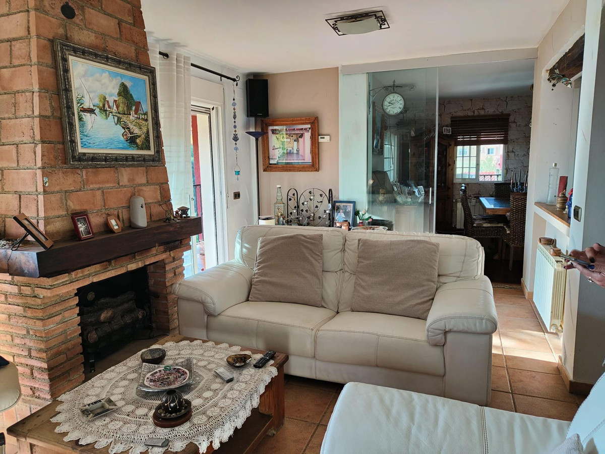 4 Bed Townhouse for sale in La Nucia Costa Blanca, Alicante, Spain