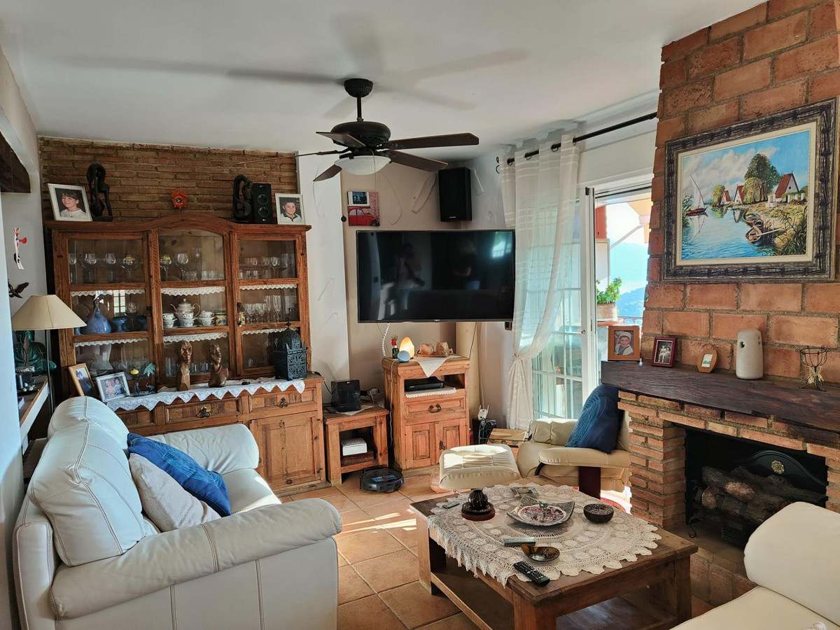 4 Bed Townhouse for sale in La Nucia Costa Blanca, Alicante, Spain