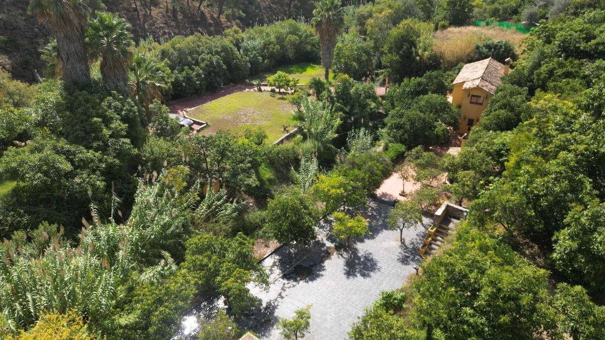3 Bed Townhouse for sale in Ojén Costa Del Sol, Málaga, Spain