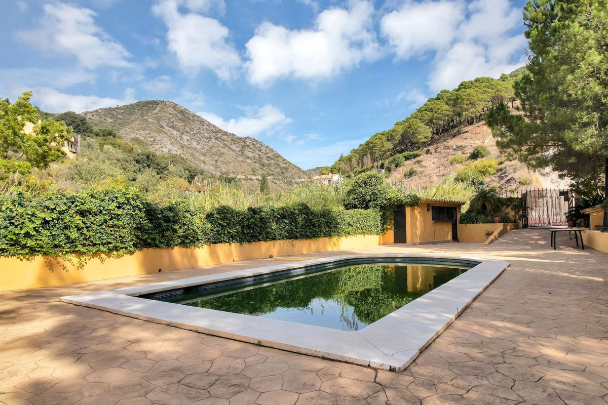3 Bed Townhouse for sale in Ojén Costa Del Sol, Málaga, Spain