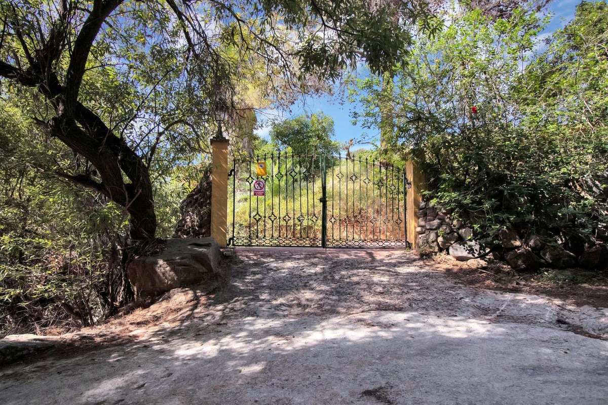 3 Bed Townhouse for sale in Ojén Costa Del Sol, Málaga, Spain