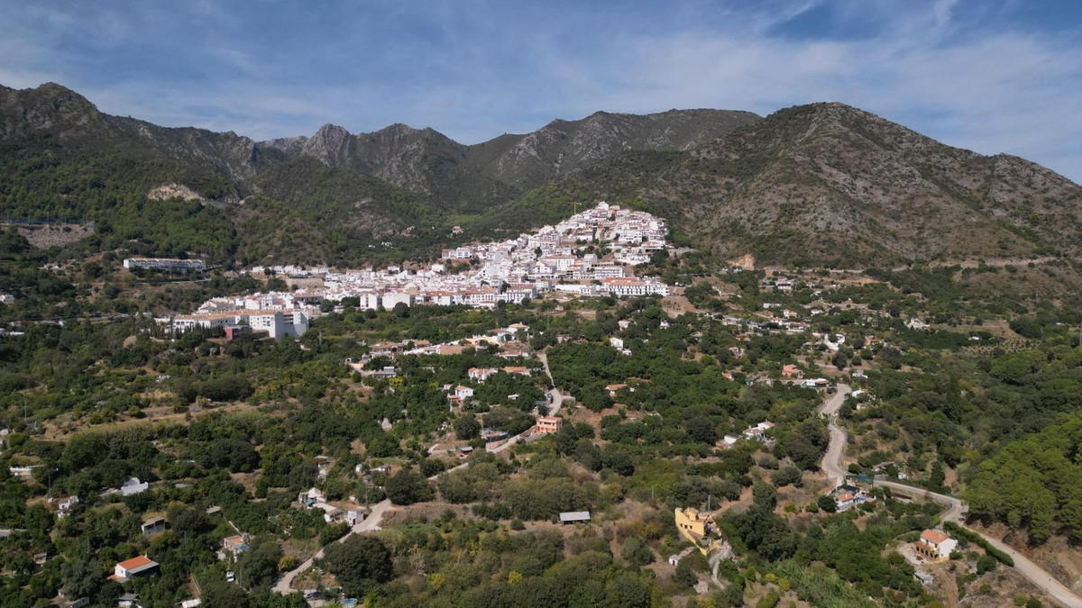 3 Bed Townhouse for sale in Ojén Costa Del Sol, Málaga, Spain